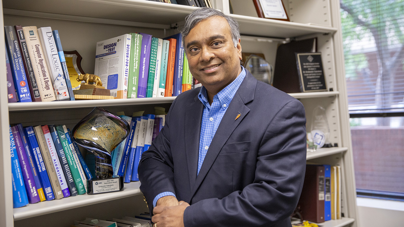 Microelectronics faculty member honored with prestigious award